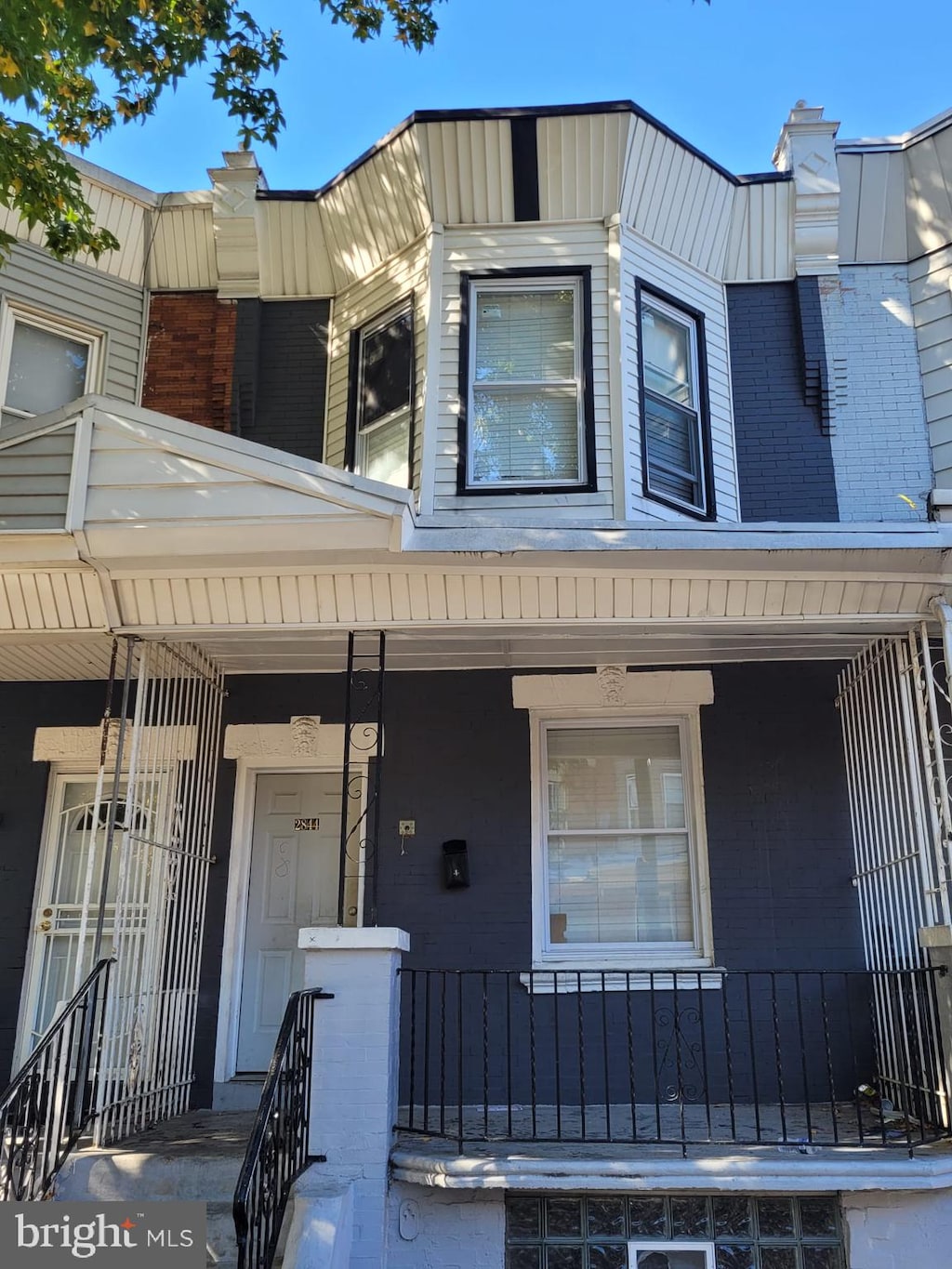 2844 N 27th St, Philadelphia, PA 19132 - townhome / multi-family property featuring covered porch