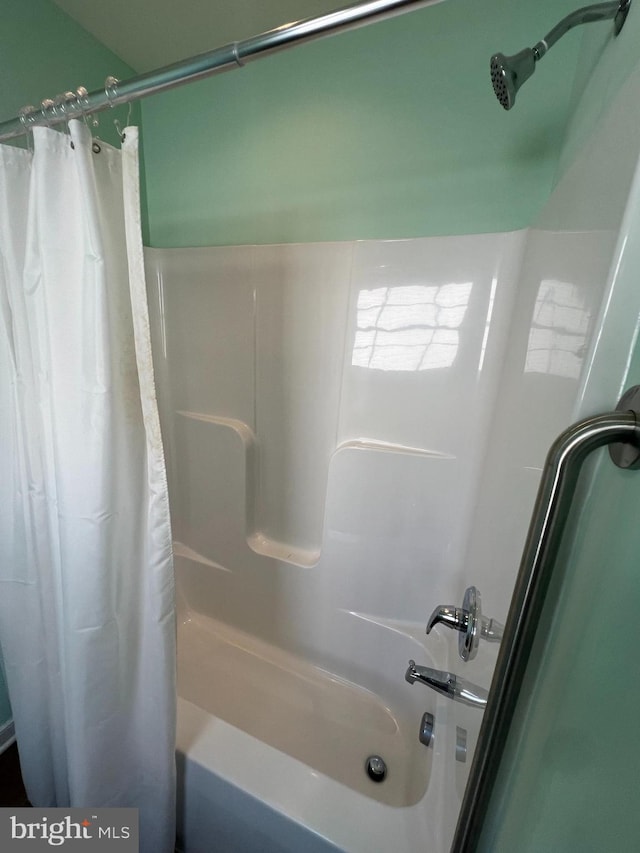 16722 Custer Ct, Williamsport, MD 21795 - full bathroom with shower / bath combination with curtain