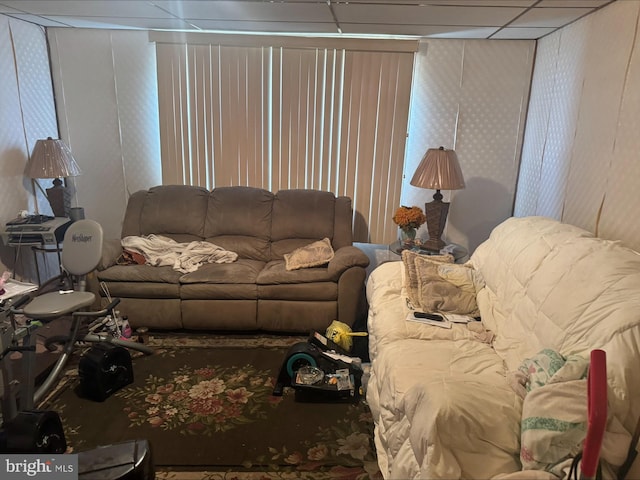 1646 W Norwegian St, Pottsville, PA 17901 - living room with a paneled ceiling
