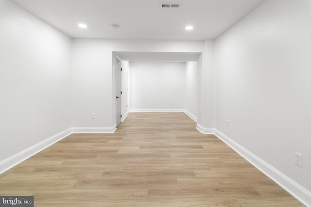 interior space featuring baseboards, light wood finished floors, recessed lighting, and visible vents