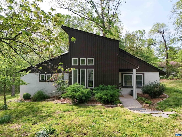 3875 Presidents Rd, Scottsville, VA 24590 - view of front of property with a front lawn