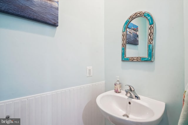 2350 Cobble Hill Ter, Wheaton, MD 20902 - bathroom featuring a sink
