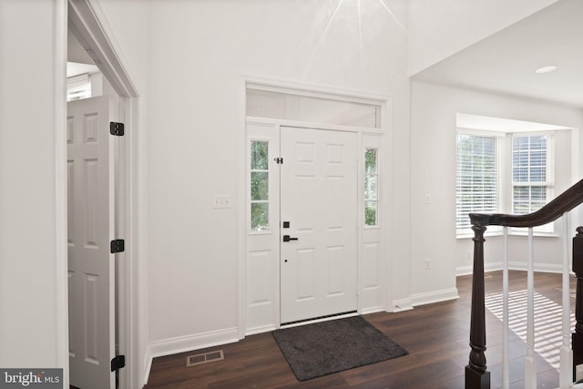 902 Santmyer Dr SE, Leesburg, VA 20175 - entryway featuring baseboards and dark wood-type flooring