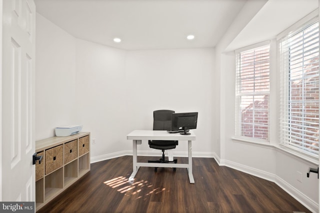902 Santmyer Dr SE, Leesburg, VA 20175 - home office featuring wood finished floors, baseboards, and recessed lighting