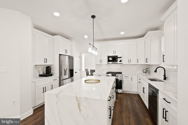 902 Santmyer Dr SE, Leesburg, VA 20175 - kitchen with stainless steel appliances, a sink, a center island, backsplash, and white cabinetry