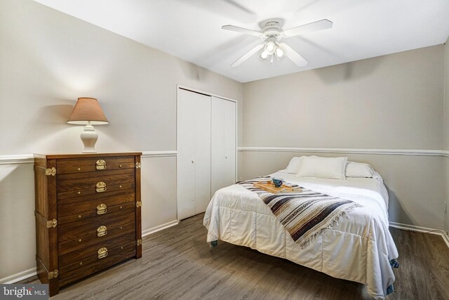 5111 Arrit Ct, Burke, VA 22015 - bedroom featuring baseboards, wood finished floors, a closet, and a ceiling fan