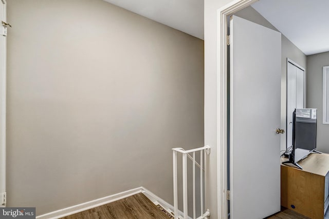 5111 Arrit Ct, Burke, VA 22015 - hallway with dark wood-style flooring, an upstairs landing, and baseboards