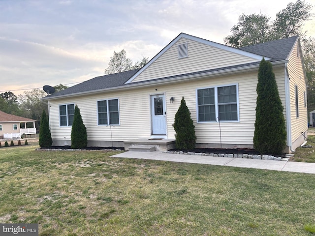 view of front of home with a front lawn