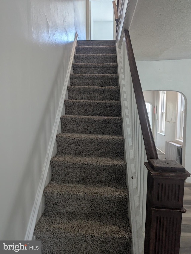 426 Royden St, Camden, NJ 08103 - stairs with arched walkways and a textured ceiling
