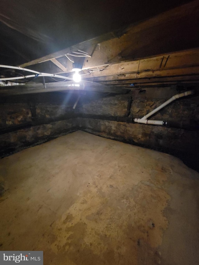 view of unfinished basement