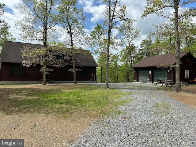 view of front of house featuring a garage and gravel driveway