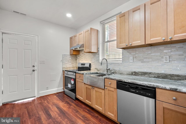 66 O St NW, Washington, DC 20001 - kitchen featuring light brown cabinetry, appliances with stainless steel finishes, tasteful backsplash, under cabinet range hood, and dark wood-type flooring