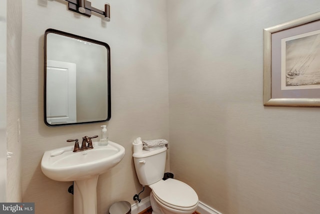 7312 Gordons Rd, Falls Church, VA 22043 - half bathroom featuring toilet