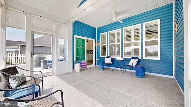 sunroom with ceiling fan