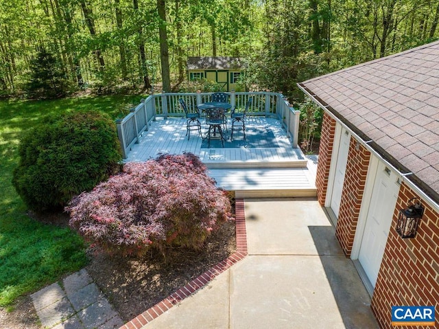 exterior space featuring outdoor dining space and an outdoor structure