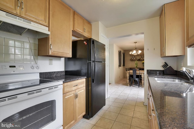 kitchen featuring an inviting chandelier, light tile patterned flooring, white electric range, under cabinet range hood, and a sink