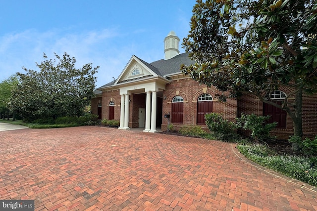 712 Pearson Point Pl, Annapolis, MD 21401 - greek revival inspired property with brick siding