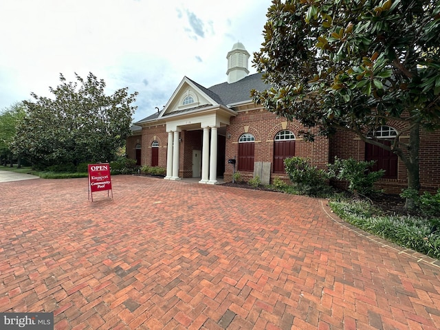 712 Pearson Point Pl, Annapolis, MD 21401 - greek revival house with brick siding