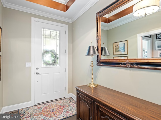 foyer entrance featuring baseboards and ornamental molding