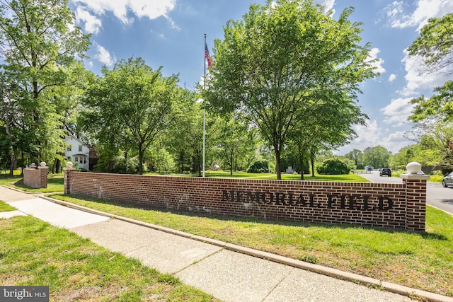 view of home's community with a lawn and view of scattered trees