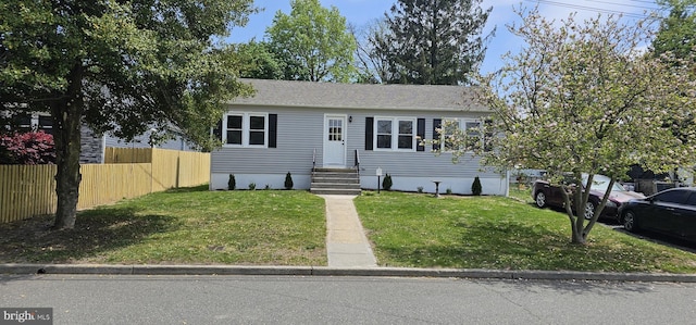 view of front facade with fence and a front lawn