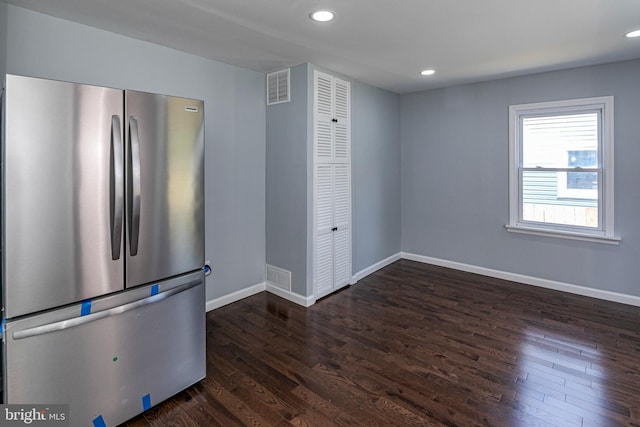 kitchen featuring visible vents, freestanding refrigerator, and dark wood-style flooring