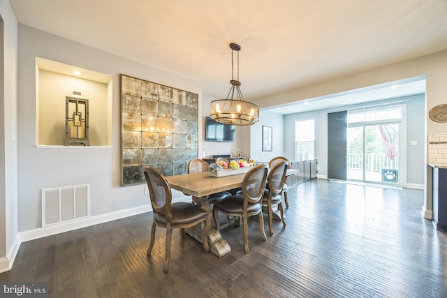 dining space featuring an inviting chandelier, wood finished floors, visible vents, baseboards, and recessed lighting