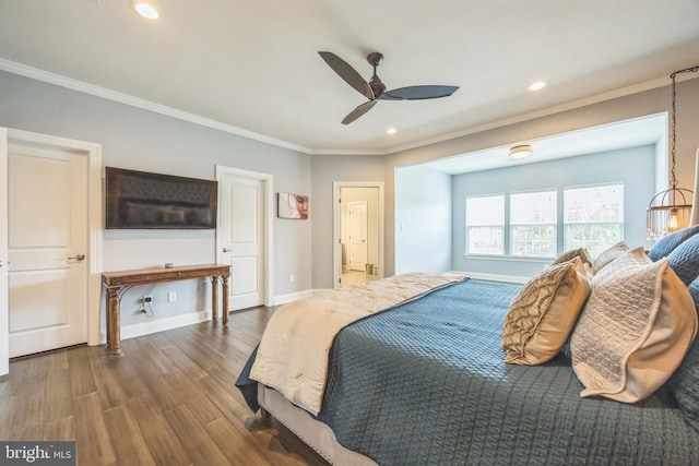 bedroom featuring recessed lighting, baseboards, dark wood-style flooring, ornamental molding, and ceiling fan
