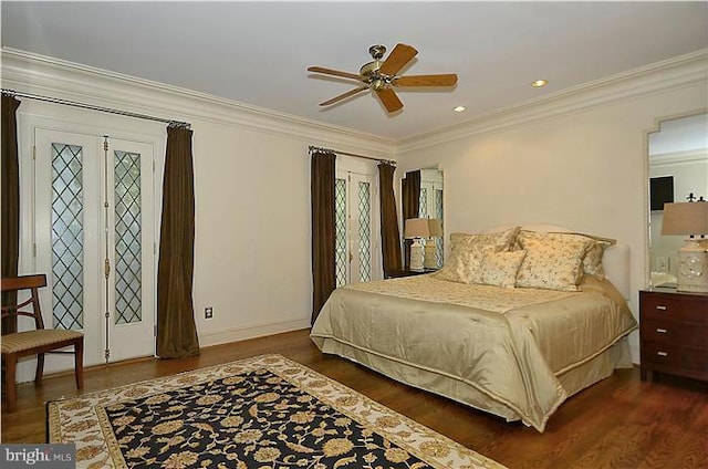 bedroom featuring ornamental molding, wood finished floors, baseboards, ceiling fan, and recessed lighting
