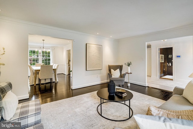 living room with dark wood finished floors, ornamental molding, baseboards, a chandelier, and recessed lighting