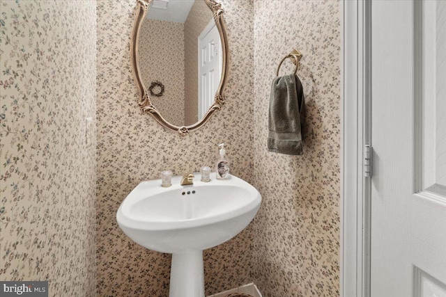 6341 Knollwood Dr, Frederick, MD 21701 - bathroom with wallpapered walls