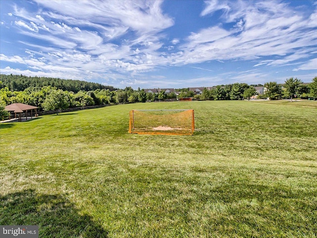 6341 Knollwood Dr, Frederick, MD 21701 - view of yard featuring fence