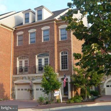 4906 Donovan Dr, Alexandria, VA 22304 - townhome / multi-family property with brick siding, a garage, and driveway