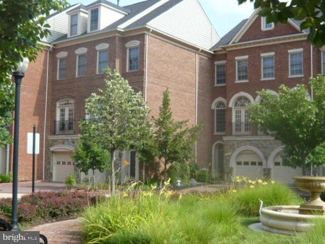 4906 Donovan Dr, Alexandria, VA 22304 - georgian-style home with brick siding