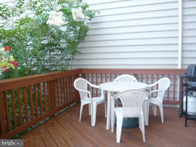 deck featuring outdoor dining area