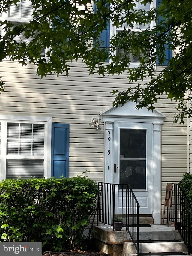 view of property entrance