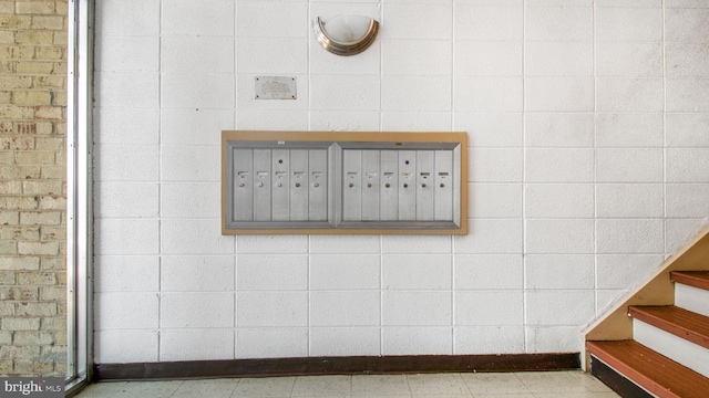 room details with mail area
