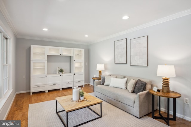 living area with baseboards, ornamental molding, wood finished floors, and recessed lighting