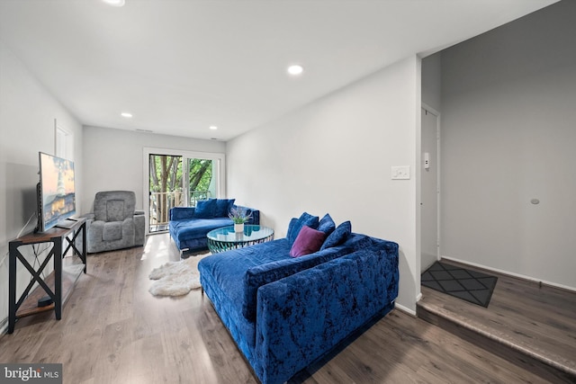 living area featuring recessed lighting, baseboards, and wood finished floors