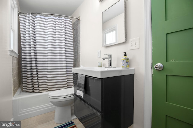 1417 Franklin St, Fredericksburg, VA 22401 - full bathroom featuring toilet, vanity, and shower / tub combo