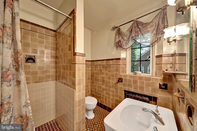 218 Parkside Ave, Trenton, NJ 08618 - full bathroom featuring a sink, tile walls, tiled shower, toilet, and wainscoting