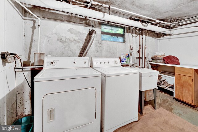 218 Parkside Ave, Trenton, NJ 08618 - laundry room with washing machine and dryer