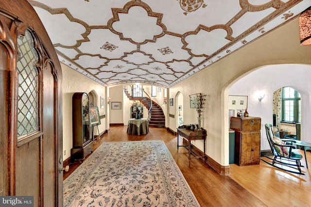 218 Parkside Ave, Trenton, NJ 08618 - corridor featuring arched walkways, wood finished floors, baseboards, and lofted ceiling