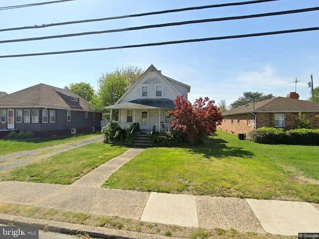 view of front of property with covered porch and a front lawn