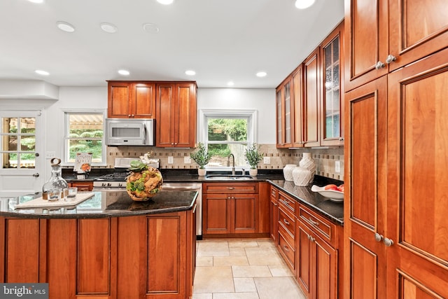 708 W Timber Branch Pkwy, Alexandria, VA 22302 - kitchen with appliances with stainless steel finishes, a sink, decorative backsplash, recessed lighting, and dark stone countertops