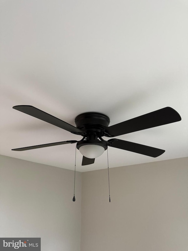 interior details with a ceiling fan