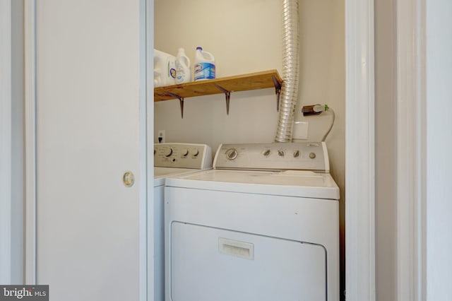 73 Mcpherson Cir, Sterling, VA 20165 - laundry area featuring washing machine and clothes dryer