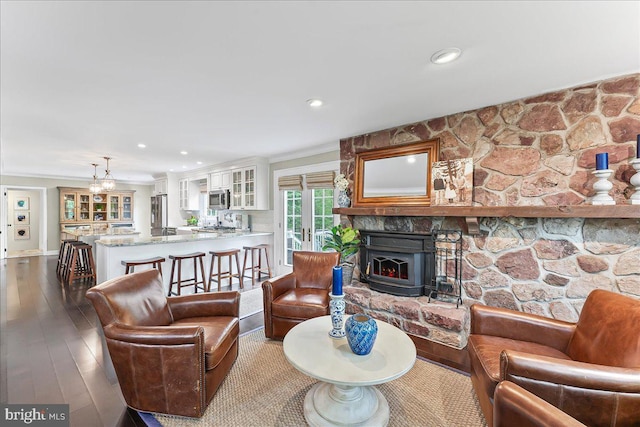 living room with dark wood-type flooring, recessed lighting, a notable chandelier, and ornamental molding