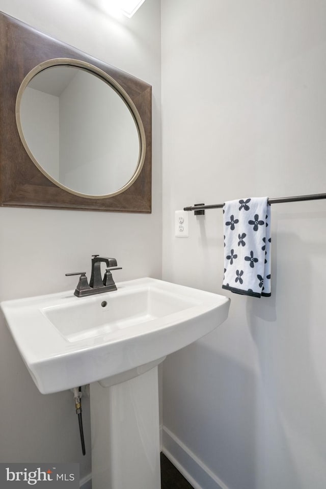18095 Red Mulberry Rd, Dumfries, VA 22026 - view of bathroom
