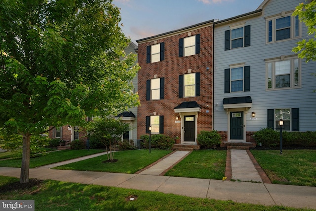 18095 Red Mulberry Rd, Dumfries, VA 22026 - townhome / multi-family property featuring brick siding and a front lawn